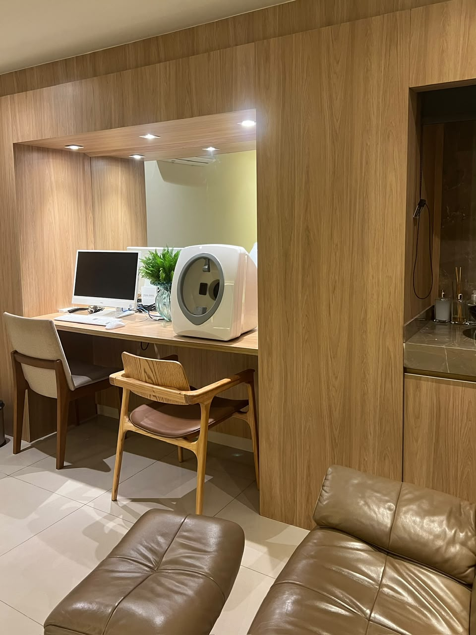 Ambiente de avaliação facial da Clínica Caiena